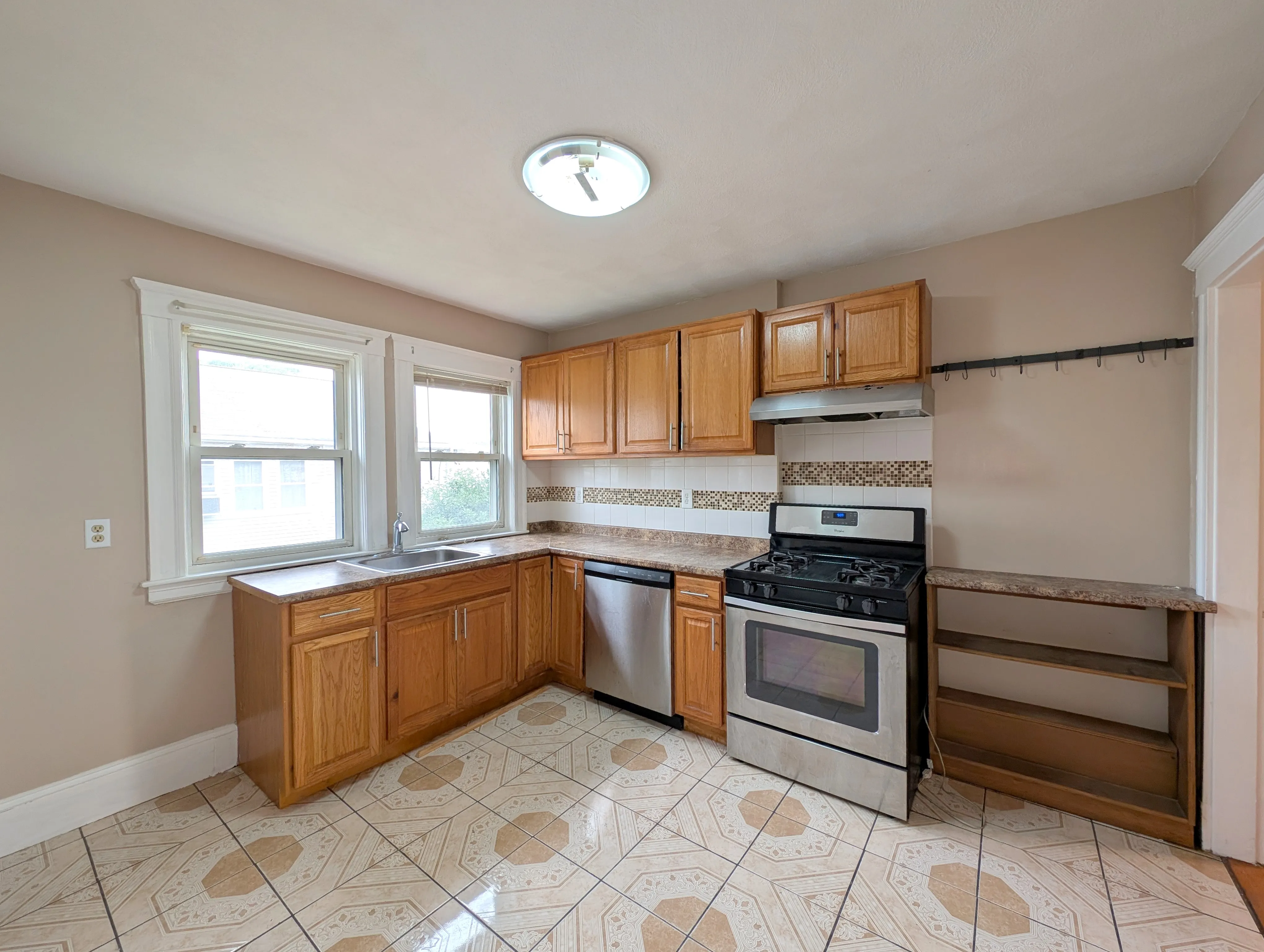 83 Billings Ave, South Medford