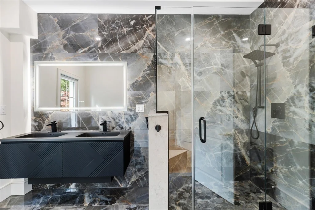 58 Chestnut St, Lynnfield