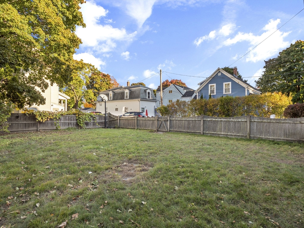 14 R Charles St, Danvers