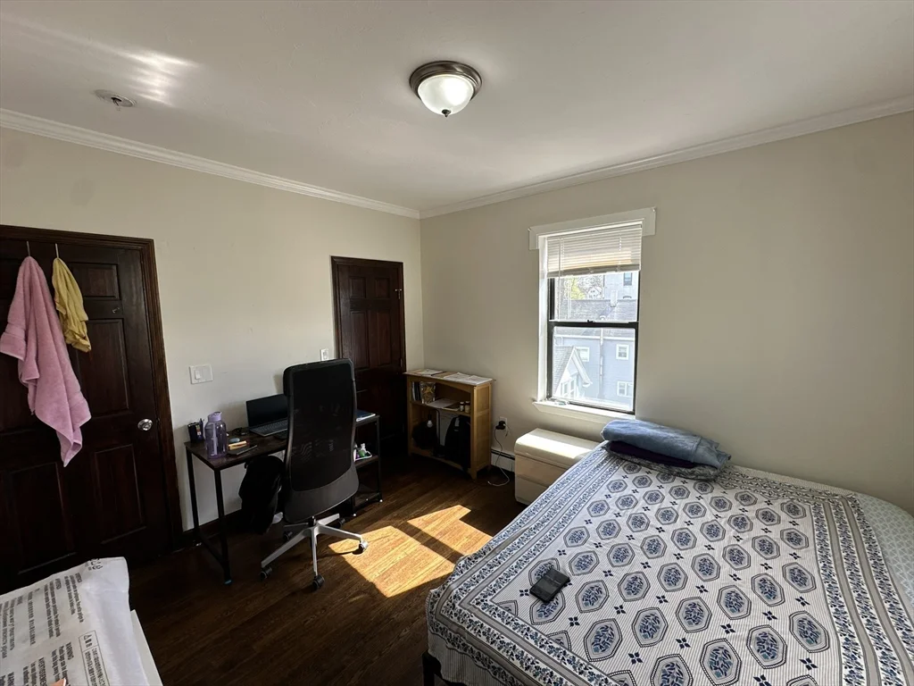 435 Walnut Ave, Roxbury