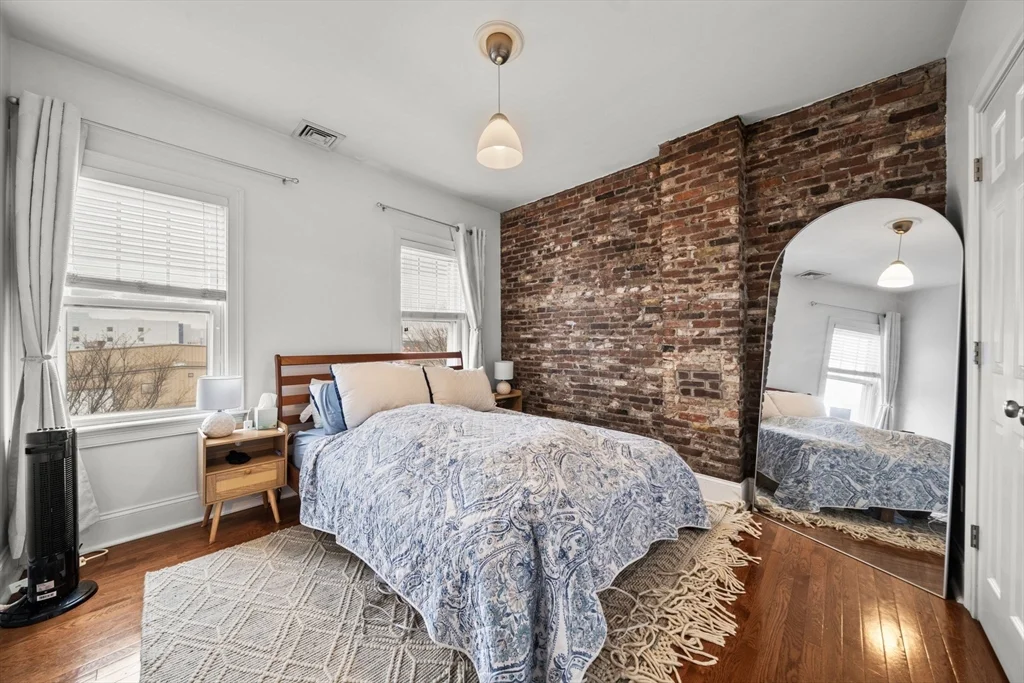293 W Second St, South Boston