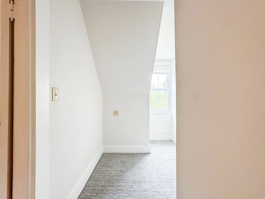 11 Maple Cir, Newton