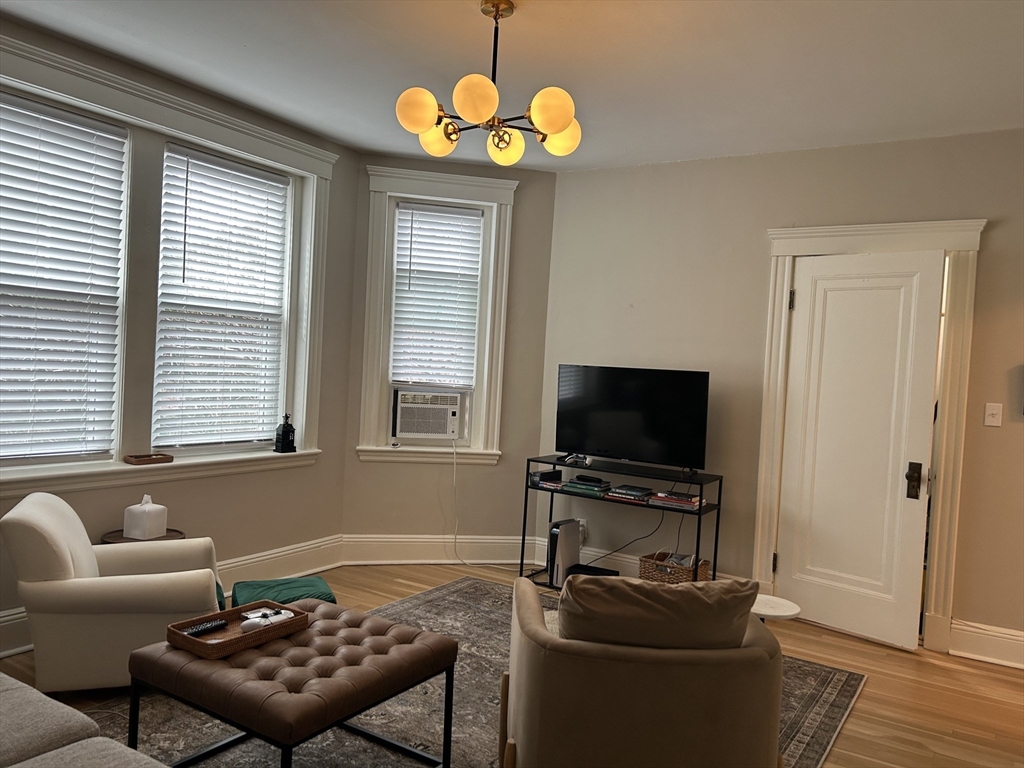 15 Short St, Brookline