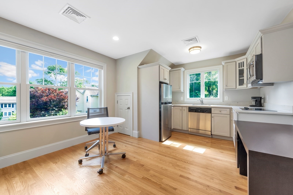 68 Woburn St, Lexington