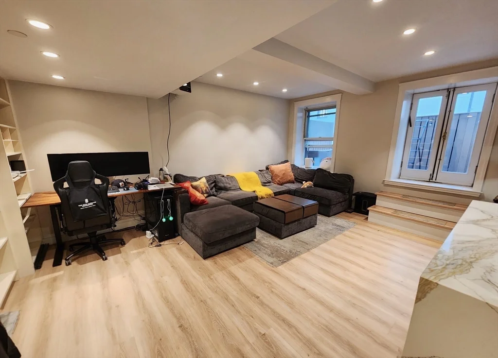 416 Commonwealth Ave, Back Bay