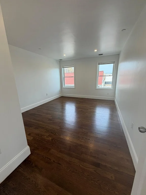375 Crescent Ave, Chelsea