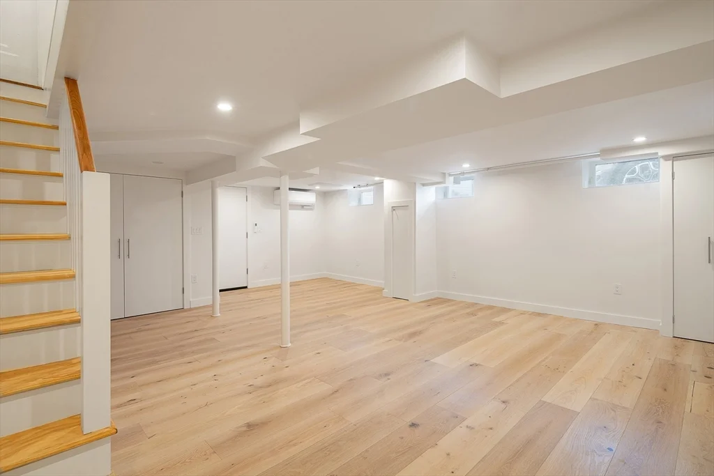 110 Leonard St, Belmont