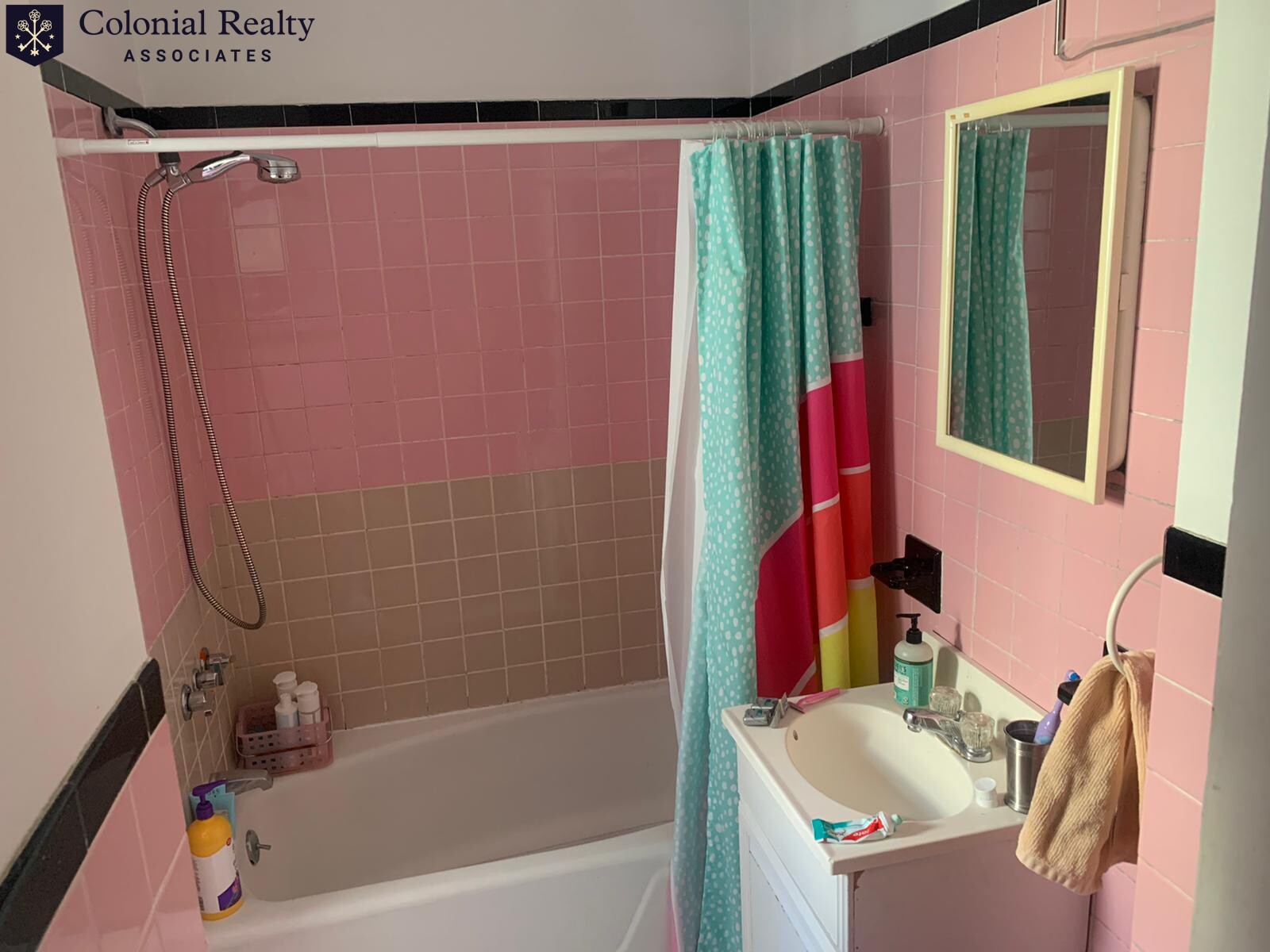 87 Walker Rd, Newtonville