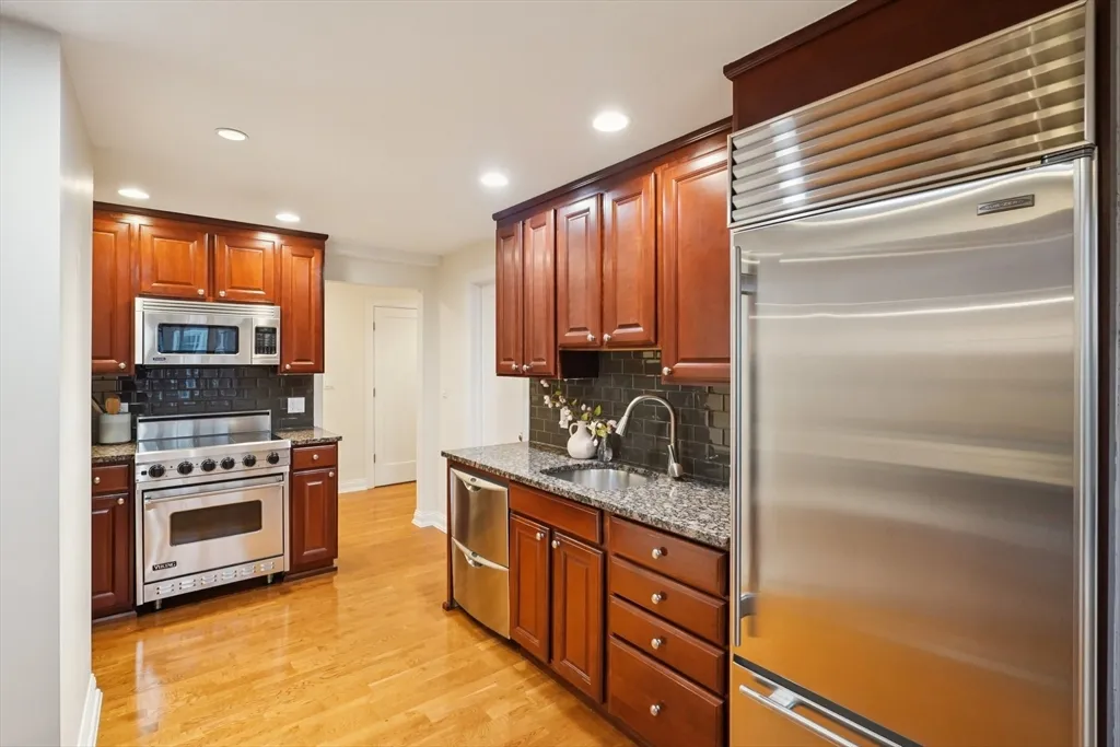 20 Chapel St, Longwood