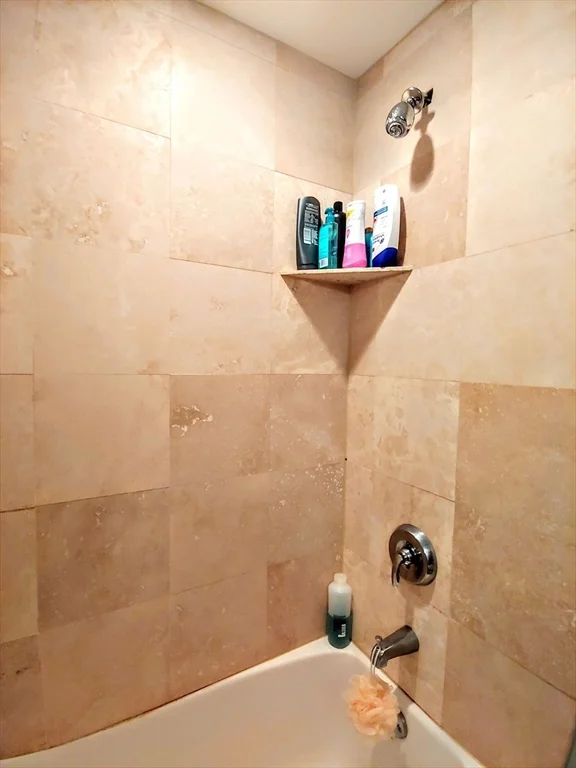 533 Cambridge St, Oak Square