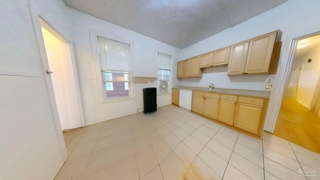 34 Cherokee, Mission Hill