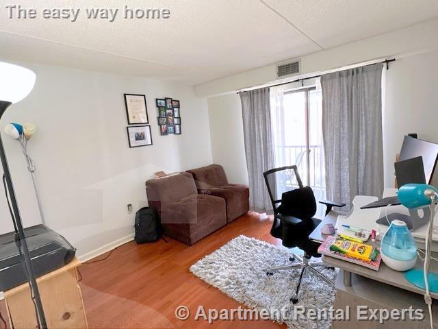 100 High St, Medford Square