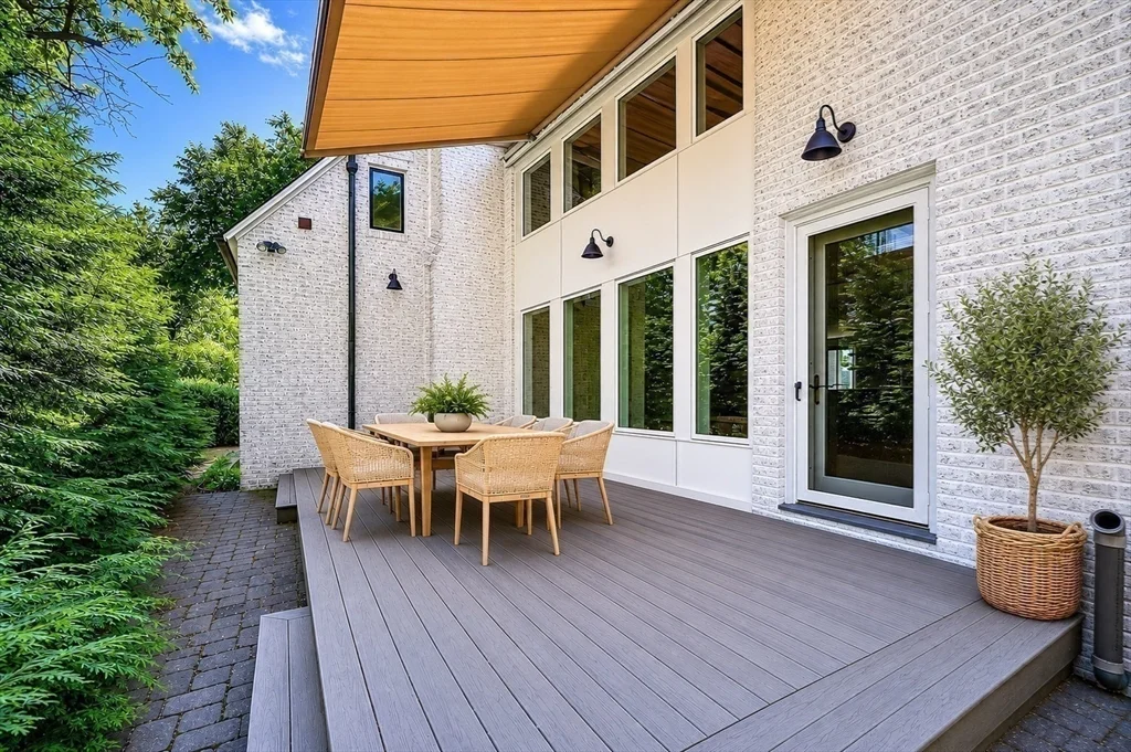 59 Fresh Pond Ln, West Cambridge