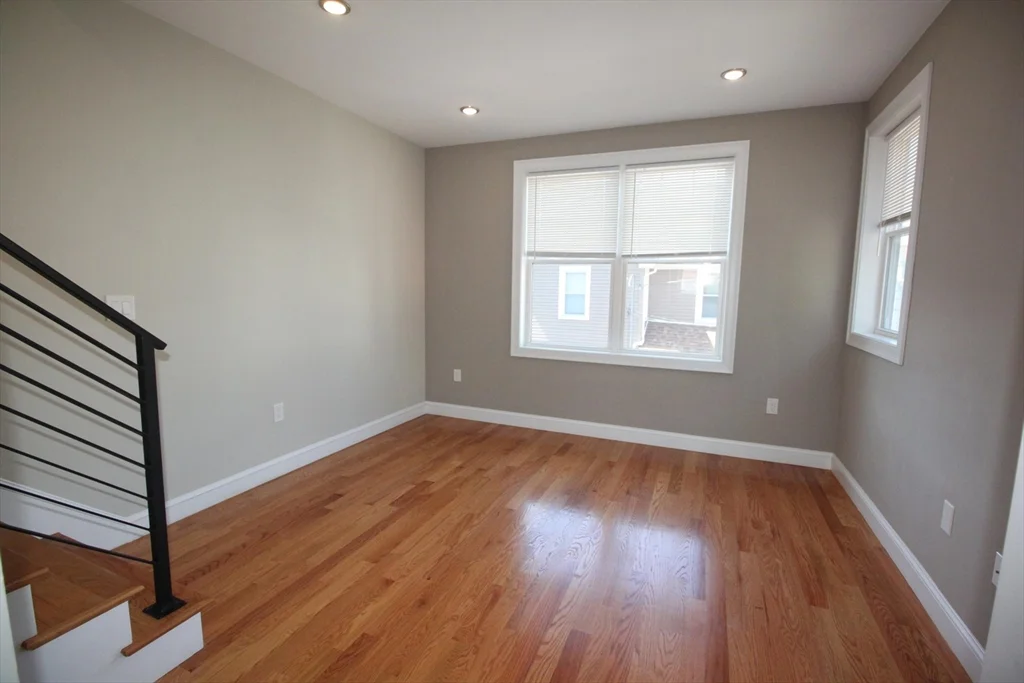 116 Main St, Everett