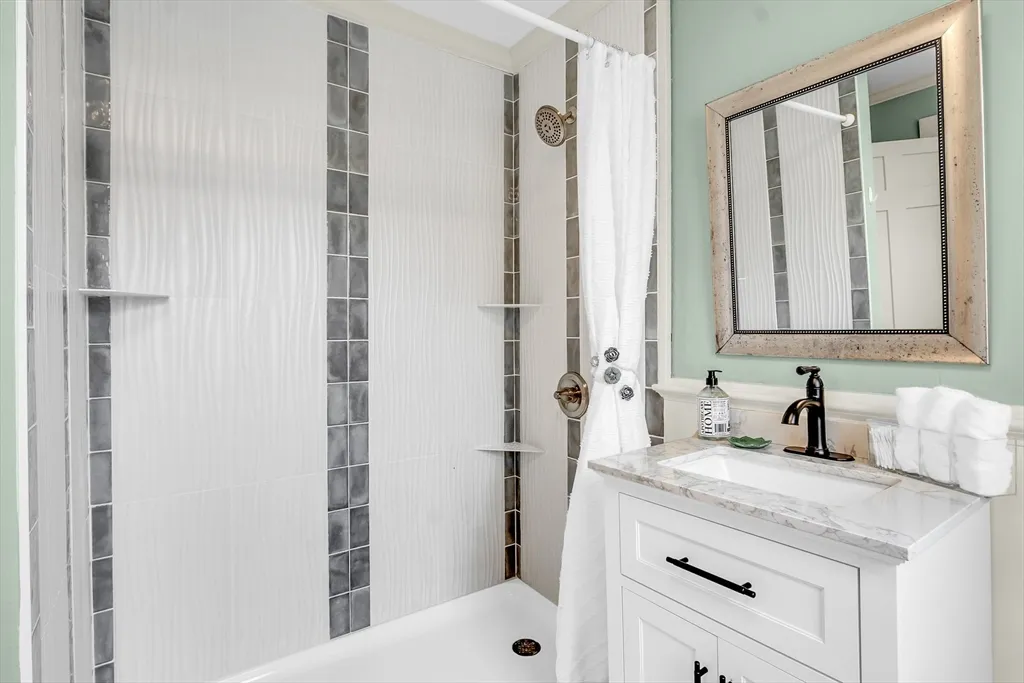 205c Main St, Groton