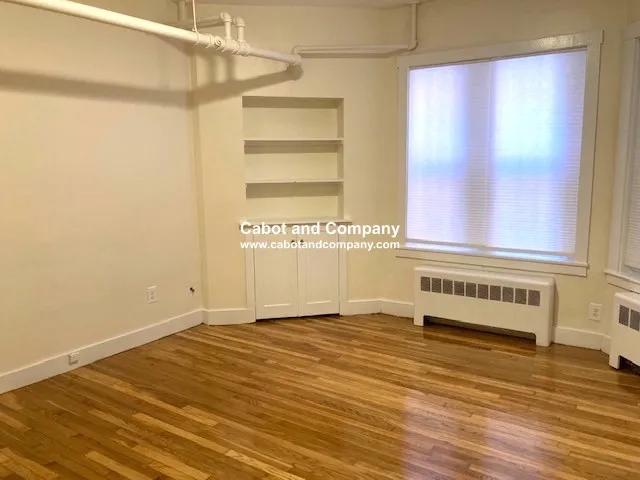 295 Newbury St, Back Bay