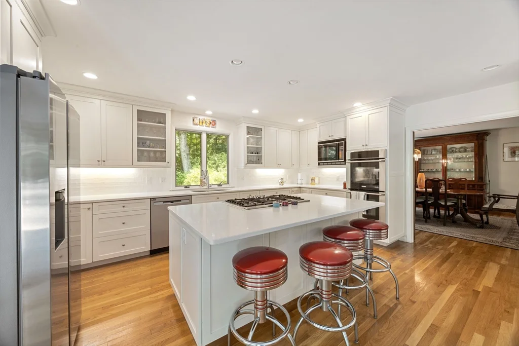 4 Crestview Ln, Milton