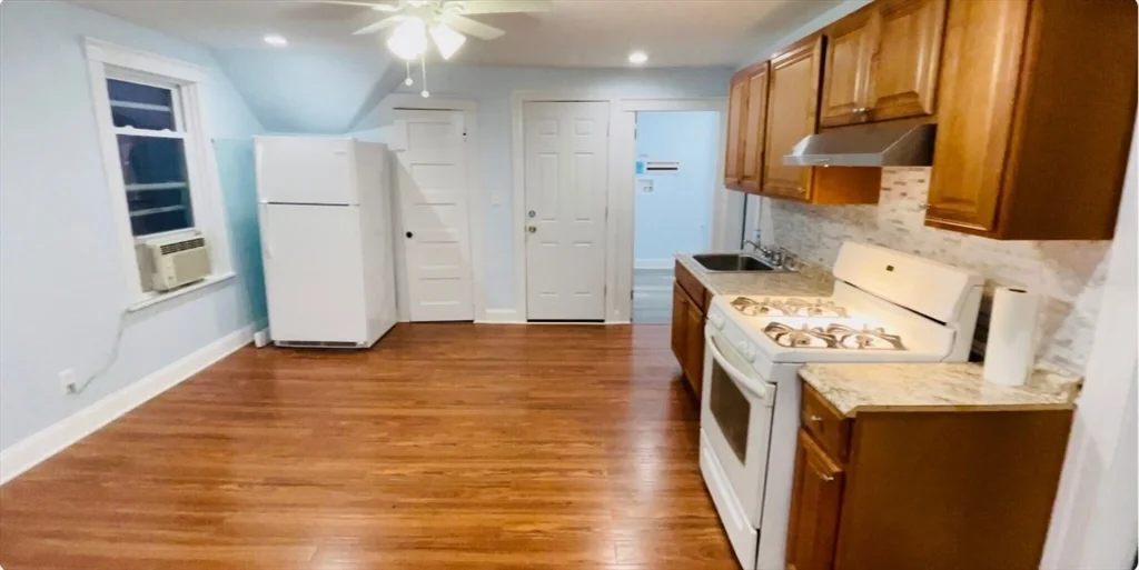 23 Everett Ave, Webster