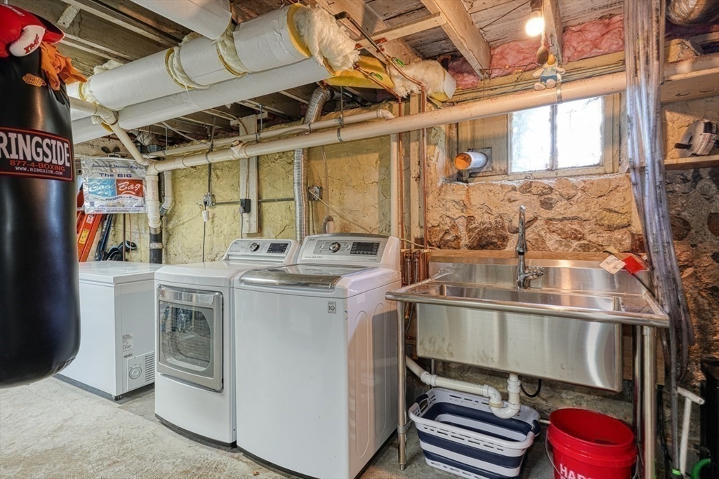 85 Roosevelt Rd, Medford