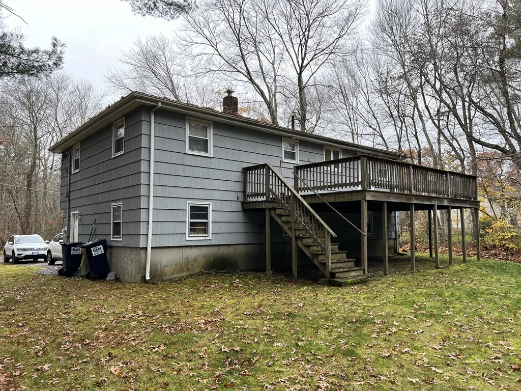 183 Oak St, Raynham