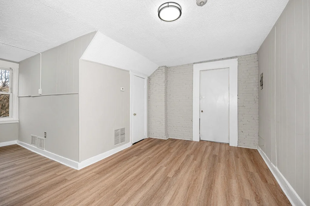 110 Appleton St, Lowell