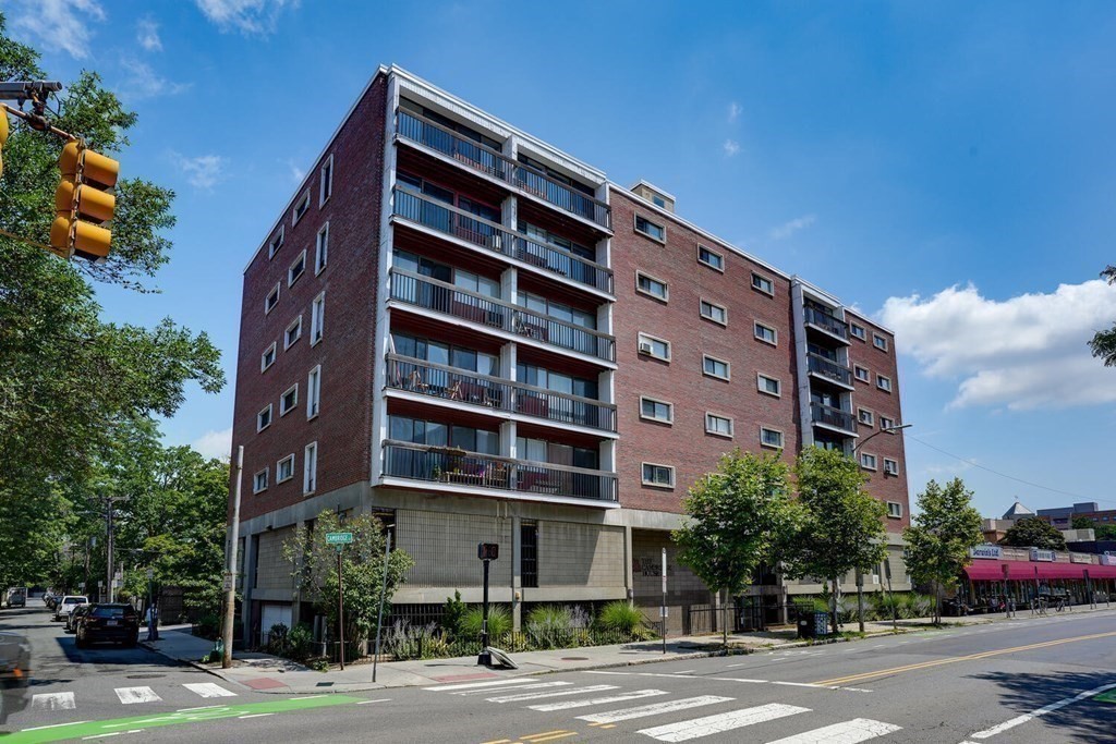 1643 Cambridge St, Cambridge