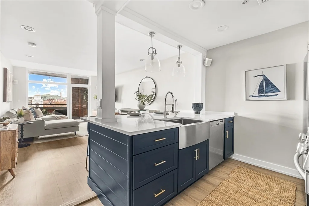 300 Commercial St, Waterfront