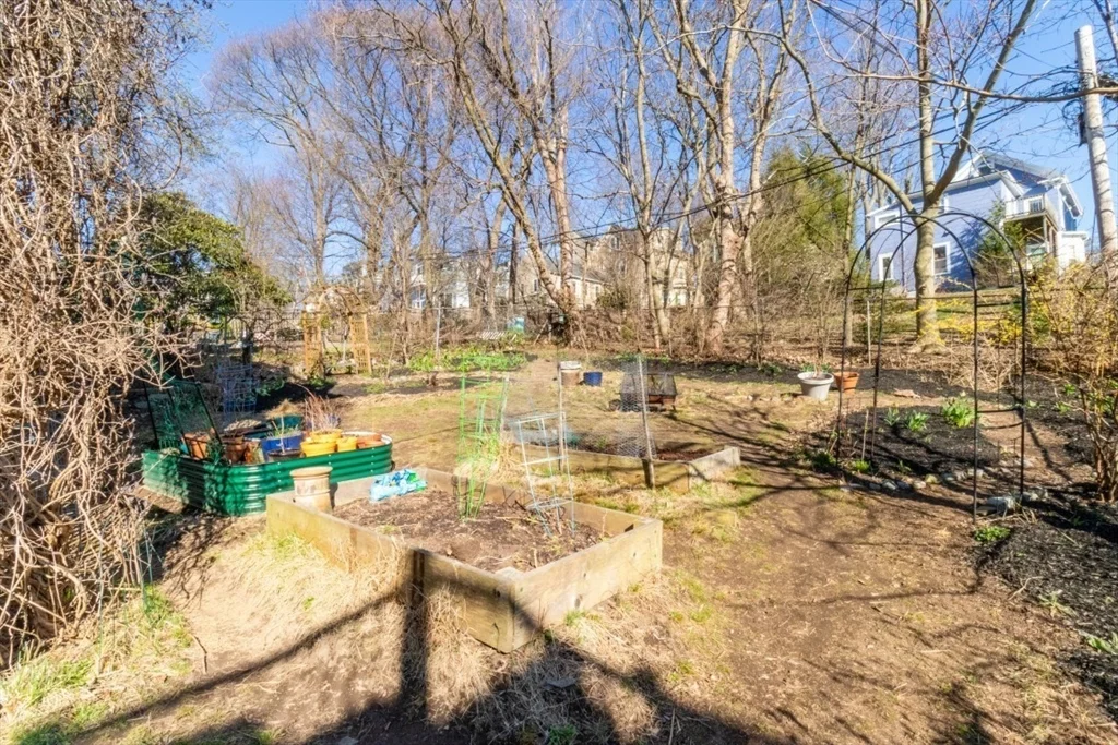 23 Wenham St, Jamaica Plain