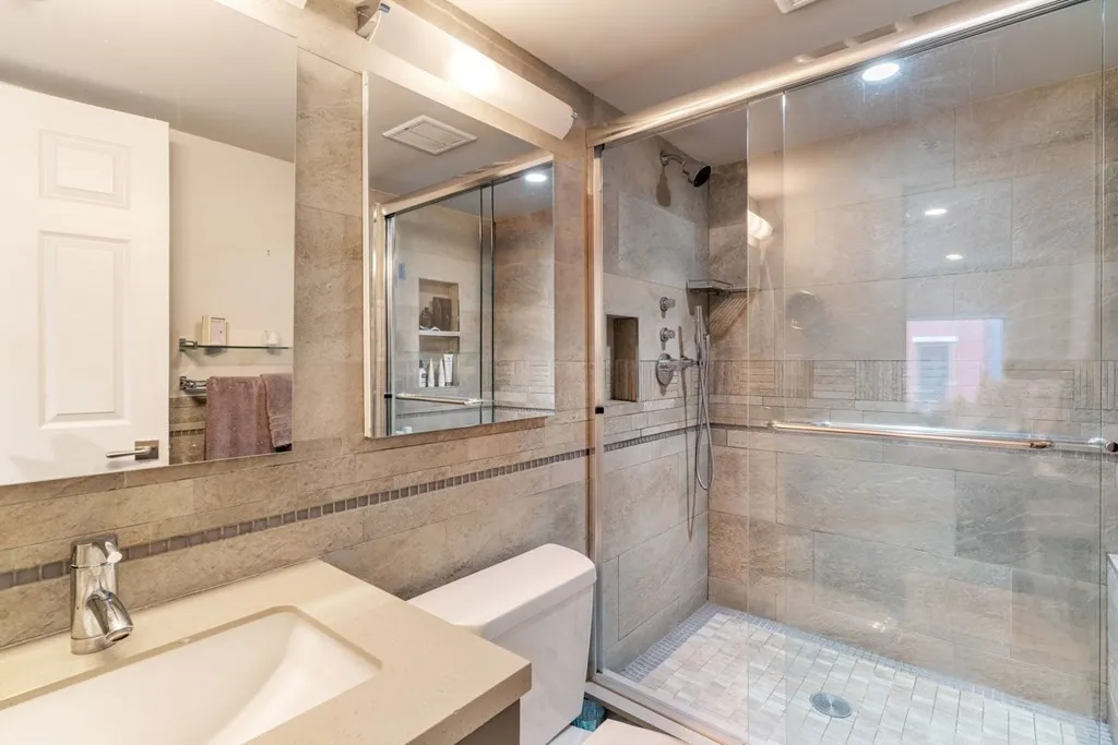 100 Fulton St, North End