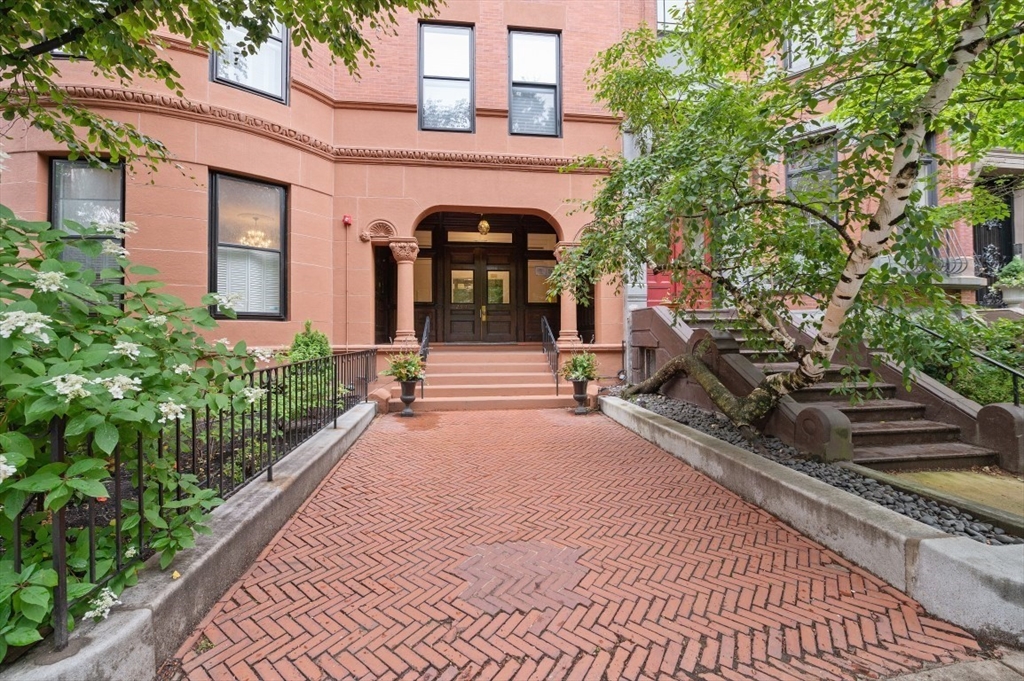 290 Commonwealth Ave, Back Bay
