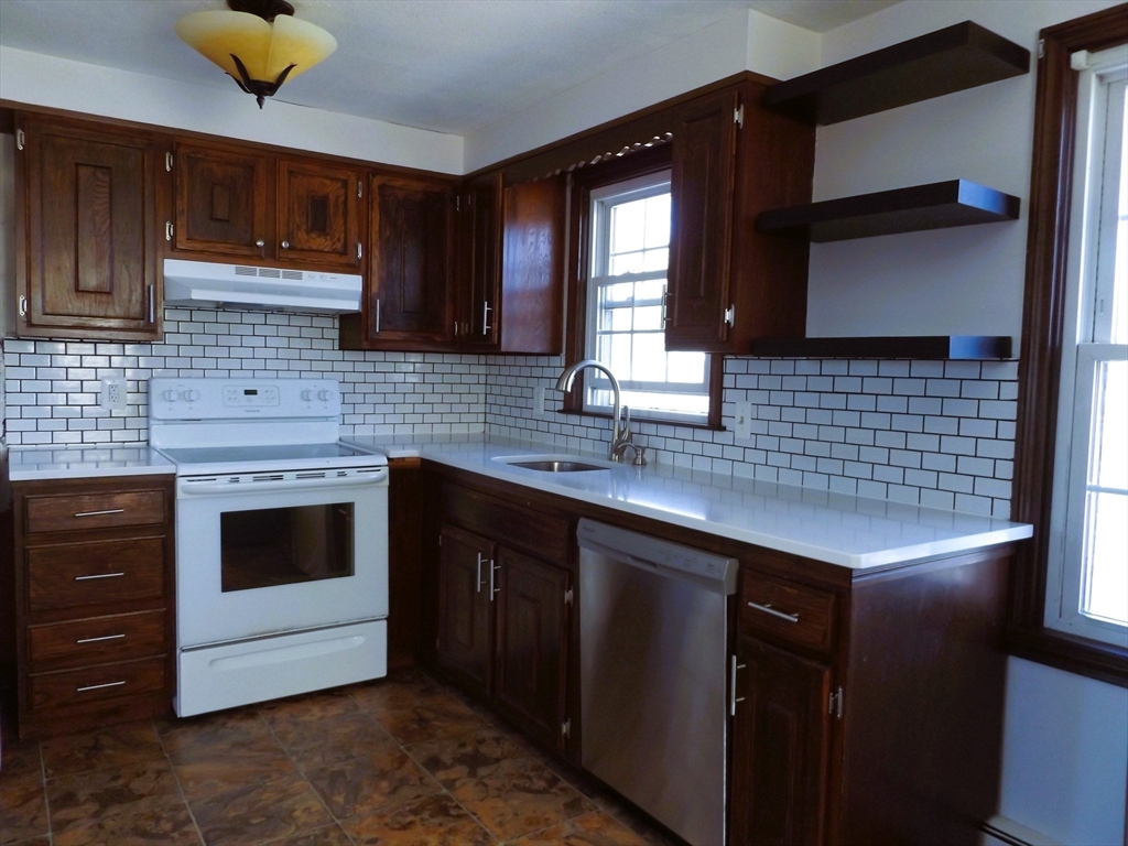 28 Greenwich St, Attleboro