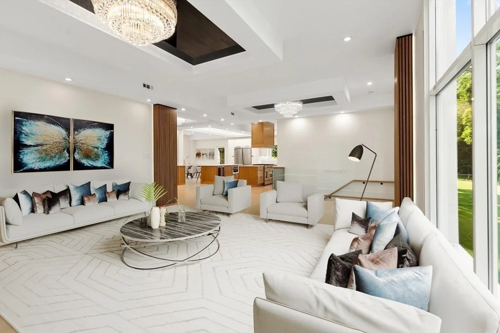 58 Chestnut St, Lynnfield