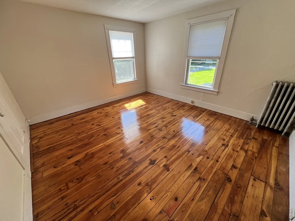 986 South East St, Amherst