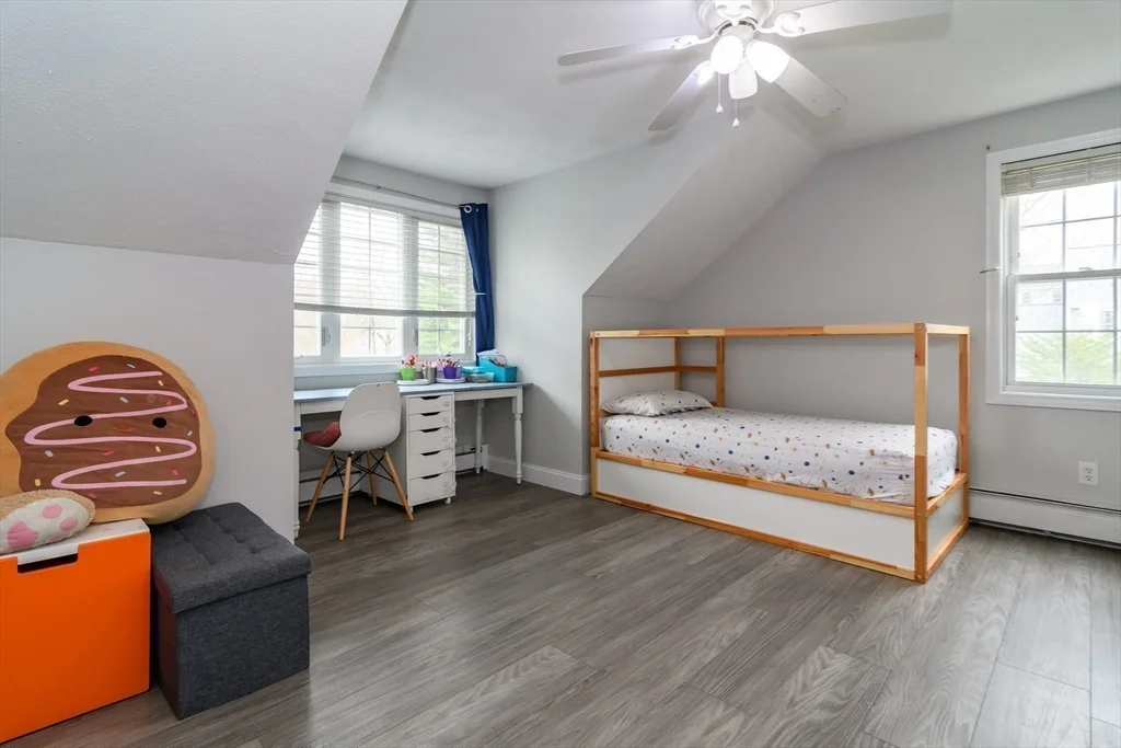 10 Homeward Ln, Natick