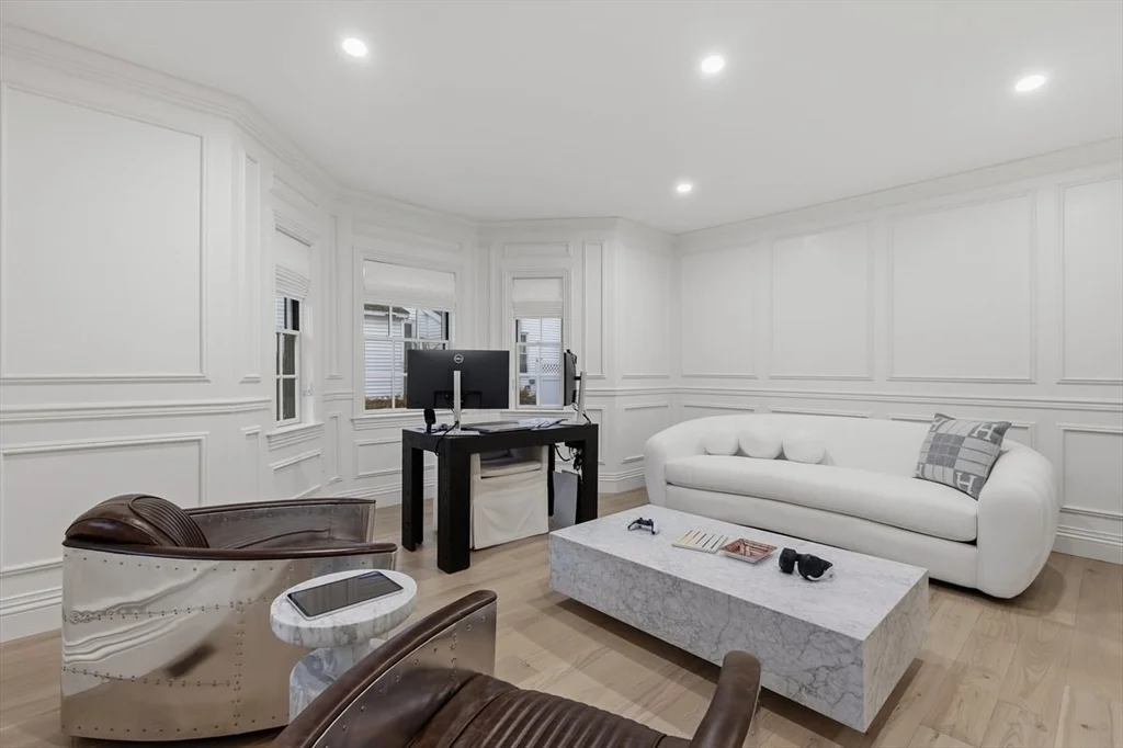 959 Chestnut St, Newton