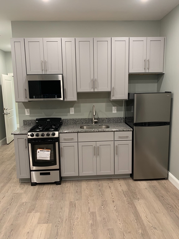 14 Yeamans St, Revere