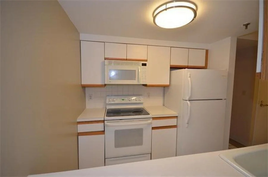 1933 Commonwealth Ave, Brighton