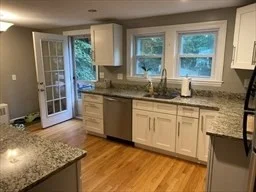 7 Evelyn Rd, Beverly