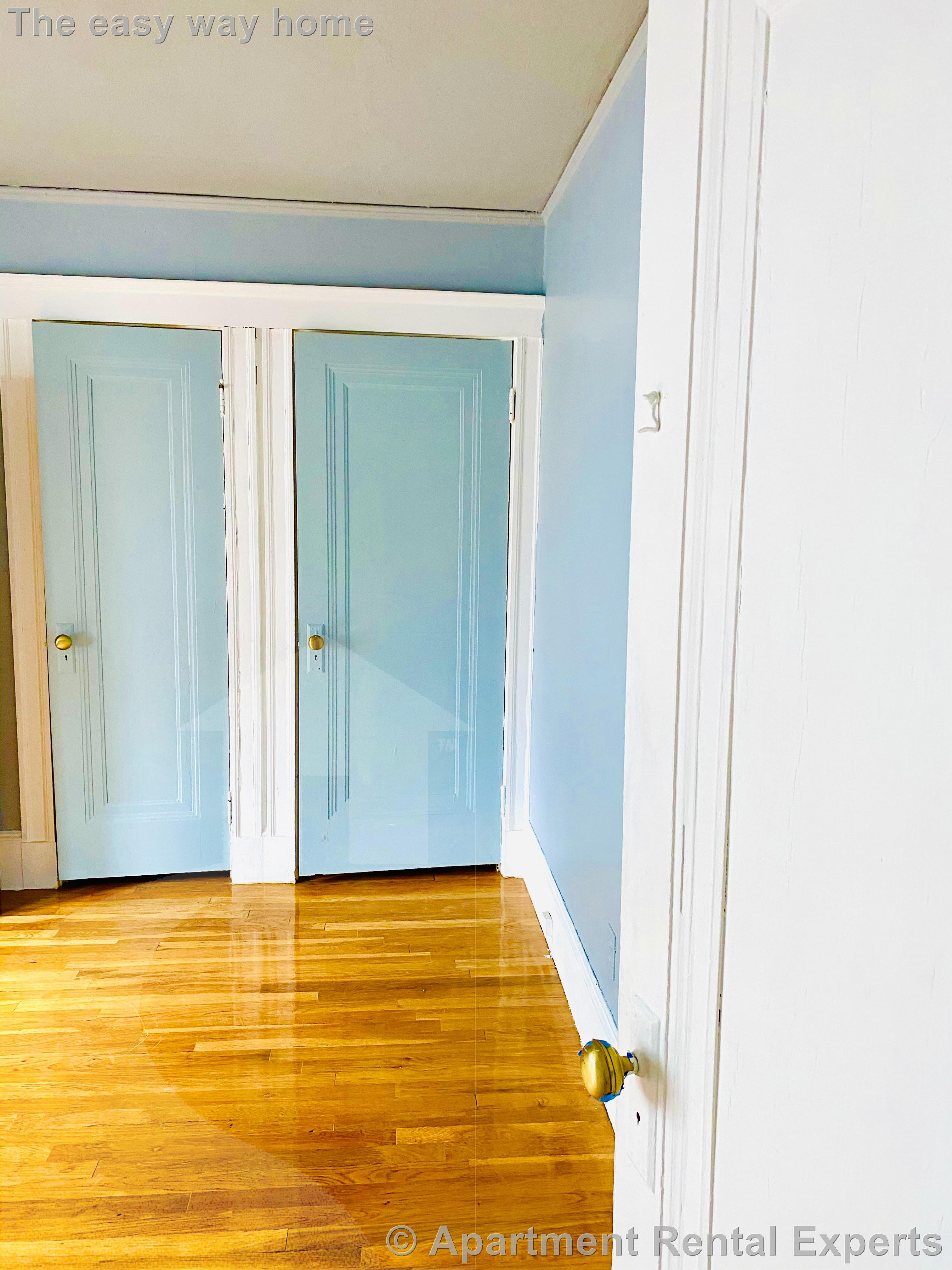 137 Mills St, Malden Center