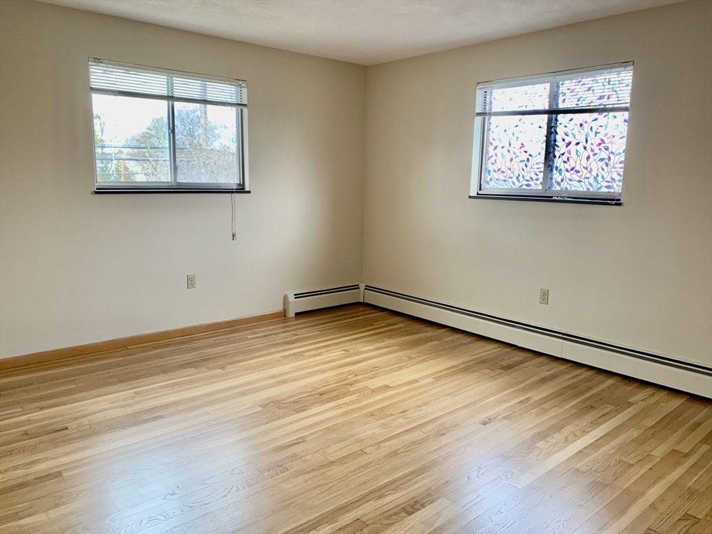 220 School St, Waltham