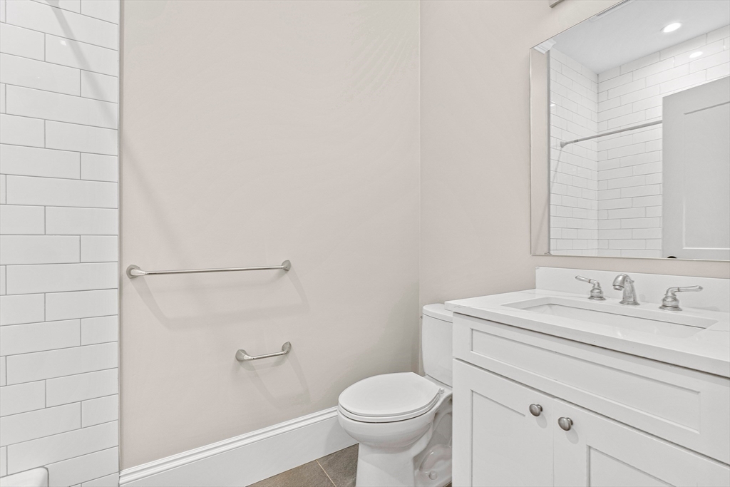 846 Main St, Winchester