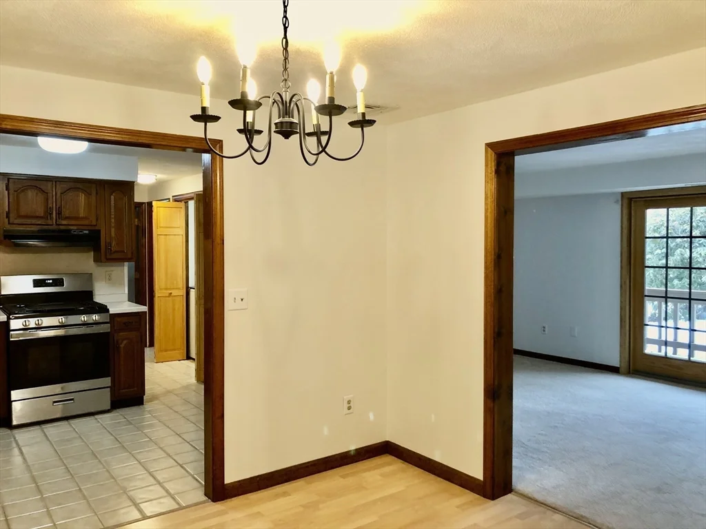 98 Apache Way, Tewksbury