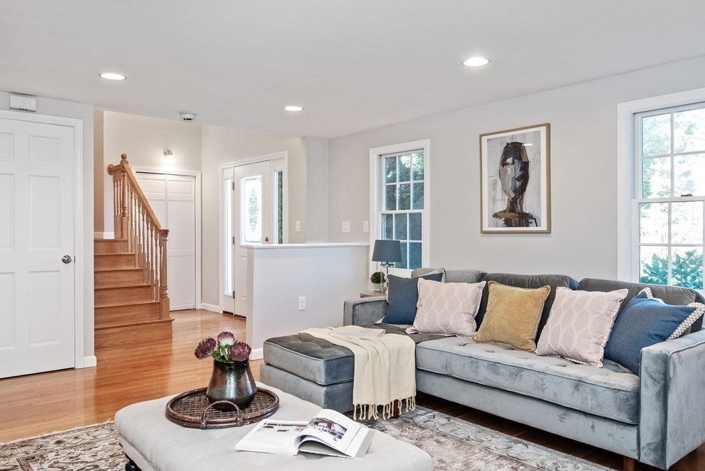 29 Burke Ln, Wellesley