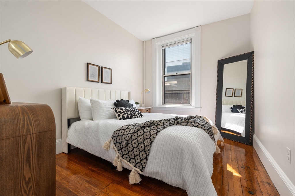 320 Commonwealth Ave, Back Bay