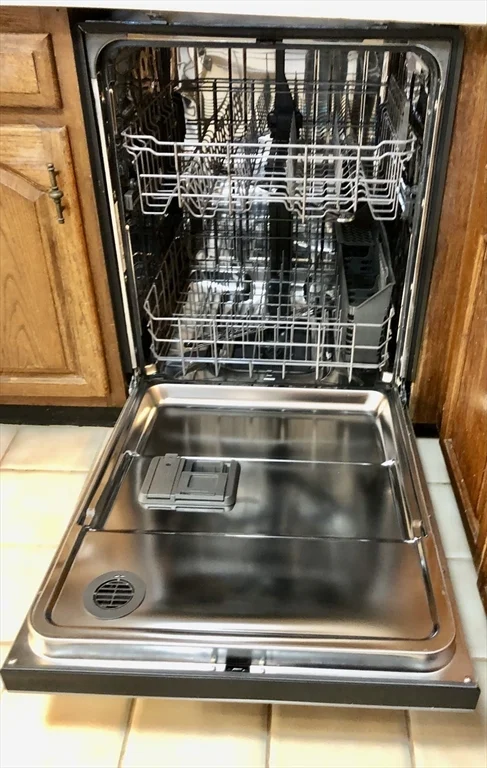 98 Apache Way, Tewksbury