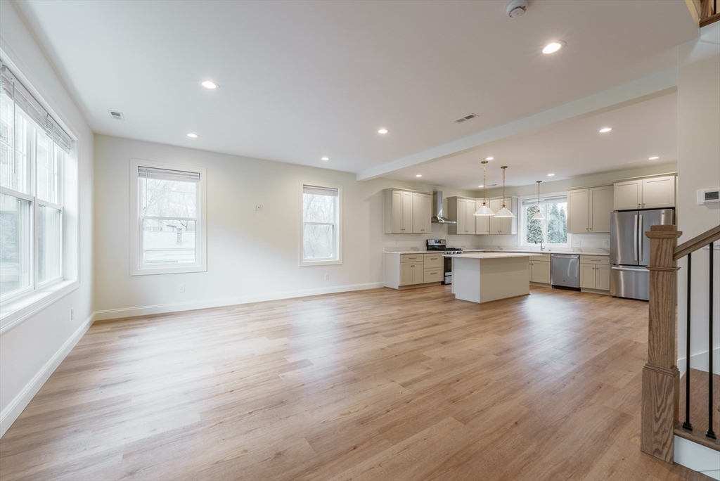23 Moore St, Agawam