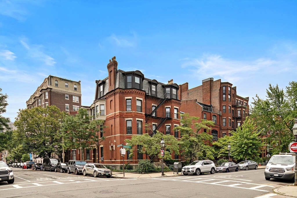 364 Marlborough St, Back Bay