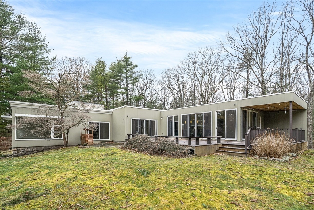 583 Gay St, Westwood