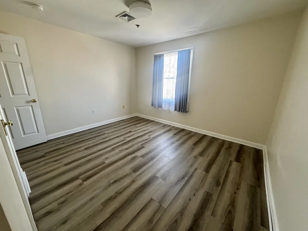 145 Union St, Center