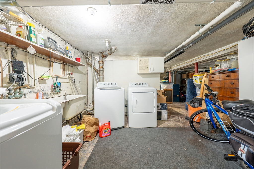 35 Hamilton Rd, Belmont